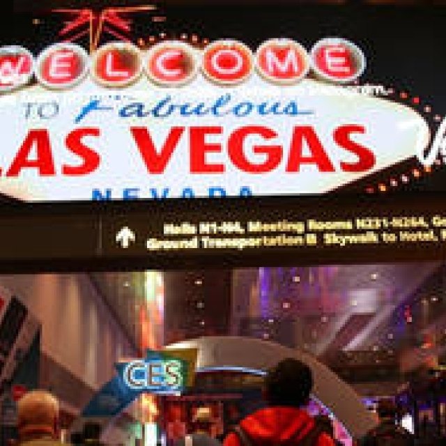 OLEDの「大峡谷」から自動通訳イヤフォンまで｜CES 2018