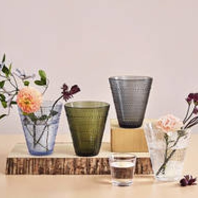 ガラスの達人”による「カステヘルミ」にフラワーベースがラインナップ｜littala