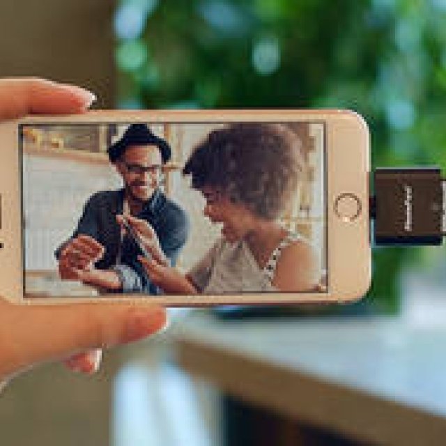 iPhone X 対応。SDカードリーダー搭載の外部ストレージ｜PhotoFast