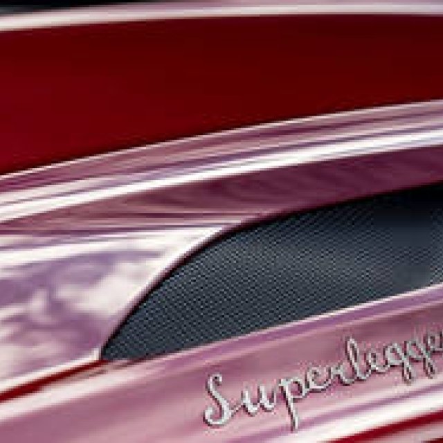 アストンマーティンが新型「DBSスーパーレッジェーラ」を予告｜Aston Martin