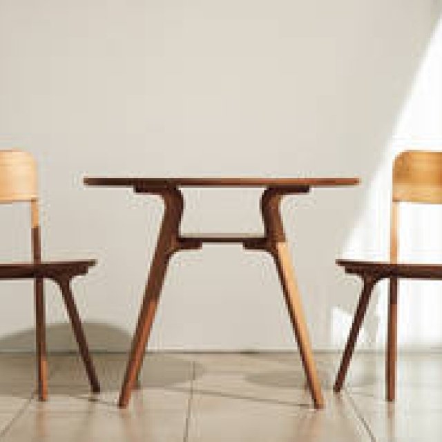 天童木工の独自技術が凝縮。シンプルながら個性が光る新作家具｜Tendo Mokko