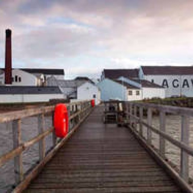 愛好家待望のスコッチウイスキー「ラガヴーリン8年」を発売｜LAGAVULIN