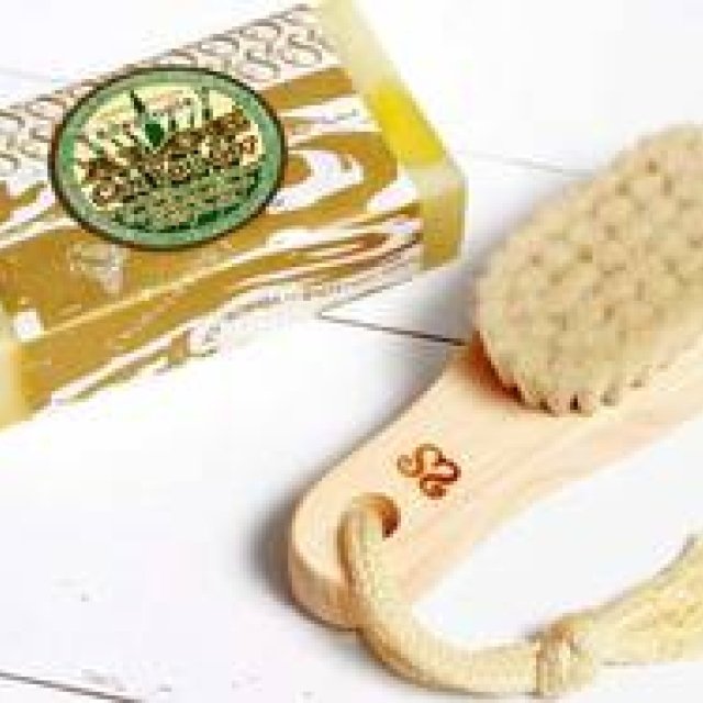 【6/27発売】顔からデコルテまで簡単に洗い上げるフェイスブラシ｜Soaptopia