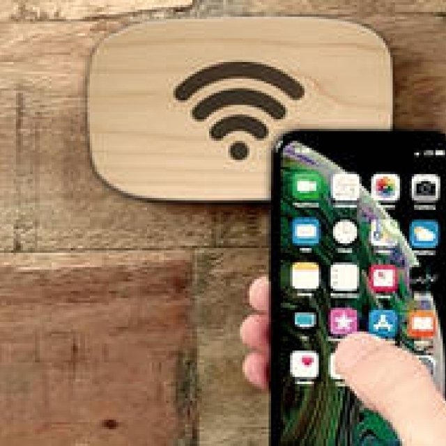 スマホをかざすだけでWi-Fi接続できる画期的なデバイス｜Ten One Design