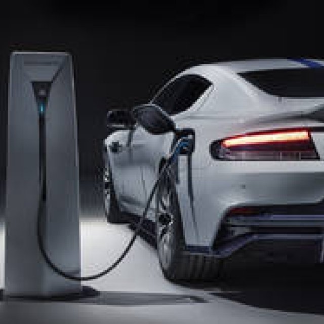 アストンマーティン、生産バージョンのEV「ラピードE」を公開|Aston Martin