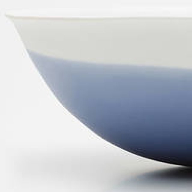  独創的な“青”を食卓に放つPIETER STOCKMANSのテーブルウエア photo