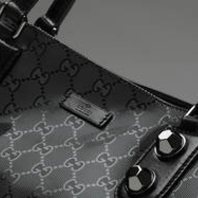  GUCCI｜ファッション性と機能性を兼ね備えた 新作「メタルスタッズ」　ギャラリー