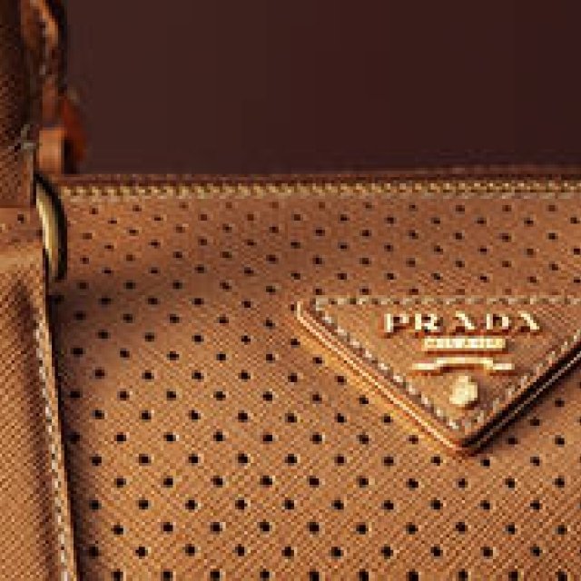  PRADA｜定番素材の「サフィアーノ」に新シリーズ、「サフィアーノ フォリ」登場 ギャラリー