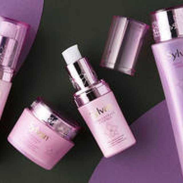  藤原美智子｜12月エッセイ「ベスト・コスメ 藤原美智子選・番外編」 ギャラリー