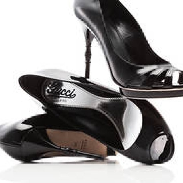  GUCCI｜シンプルだからこその品格──履き心地抜群のグッチのエナメルパンプス ギャラリー