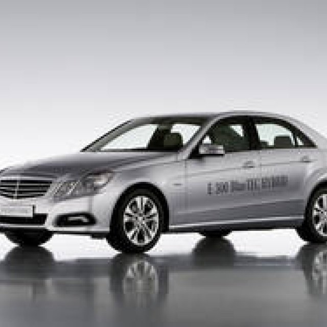  Mercedes-Benz E300 Blue Tec Hybrid｜メルセデス初のディーゼル・ハイブリッド ギャラリー