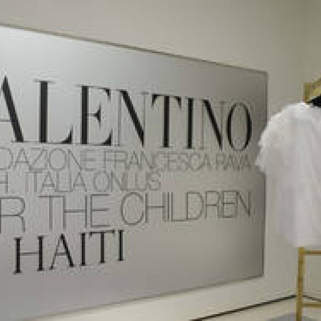  ヴァレンティノ｜VALENTINO ハイチの子どもたちのためのチャリティTシャツを販売！ ギャラリー