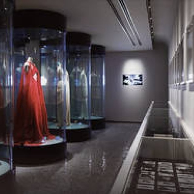  マダム グレ｜Madam Grès 現代に息づく、マダム グレのファッション ギャラリー