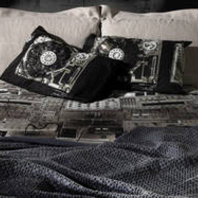  DIESEL｜ミラノサローネ2010にてホーム・コレクションの新作が発表 