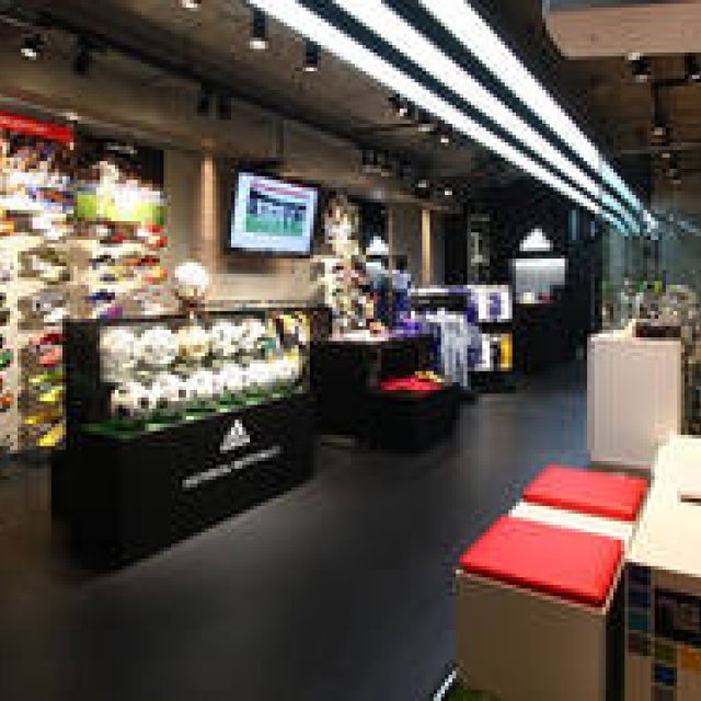  adidas｜サッカーショップ加茂・原宿店地下1階に「adidasフロア」誕生 ギャラリー