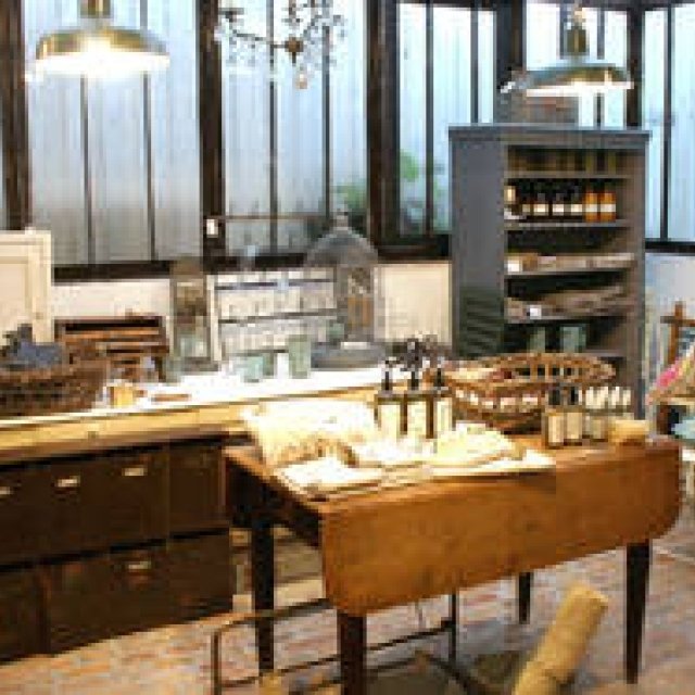  form TOKYO MOON｜5月30日 ON AIR　インテリアショップ『オルネ・ド・フォイユ』オーナー 谷 あきらさんを迎えて ギャラリー