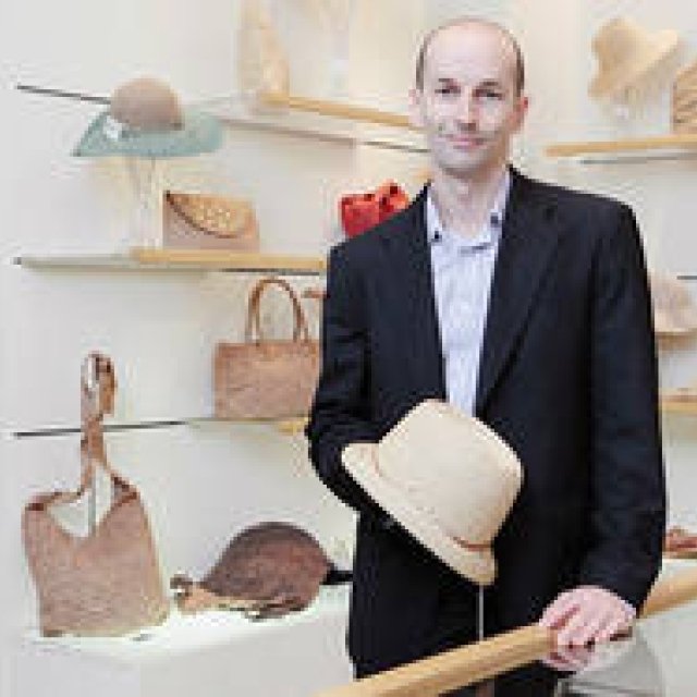  HELEN KAMINSKI｜帽子職人がラフィア素材の帽子の魅力を語る ギャラリー