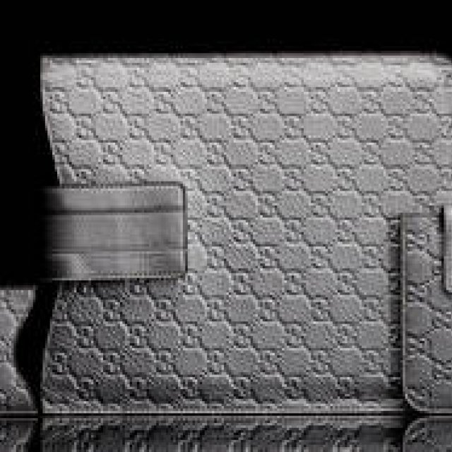  GUCCI｜iPadケース、iPhoneケース……デジタルツールを彩るメタリックなコレクション ギャラリー