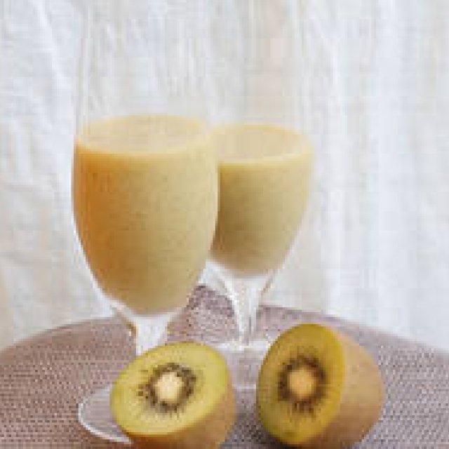  連載・福岡淳子｜11月のフルーツ “キウイフルーツ＆パイナップル”スムージー ギャラリー