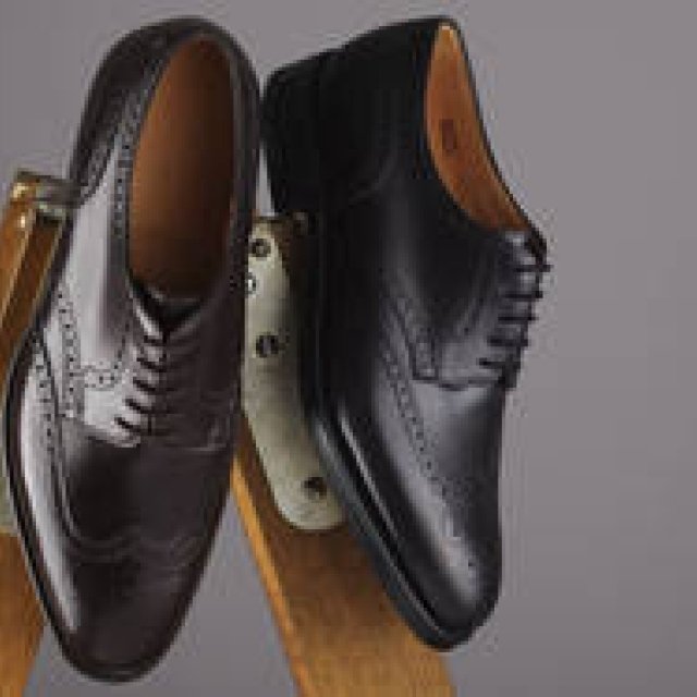  JOHN LOBB｜モデル「DARBYII」の軽やかなスタイル ギャラリー
