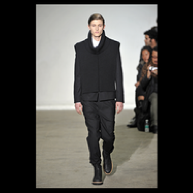  KRIS VAN ASSCHE｜2011年秋冬メンズコレクション──ランウェイルック ギャラリー