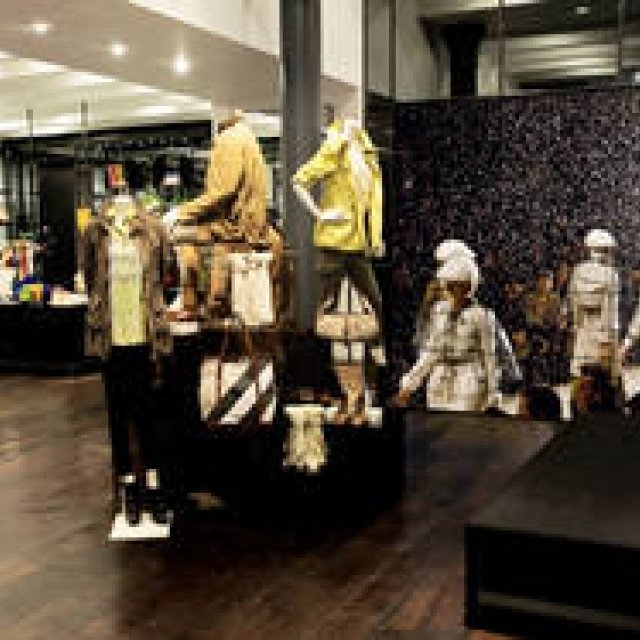  バーバリー ブリット｜ロンドン初のオンリーショップが登場｜BURBERRY BRIT ギャラリー