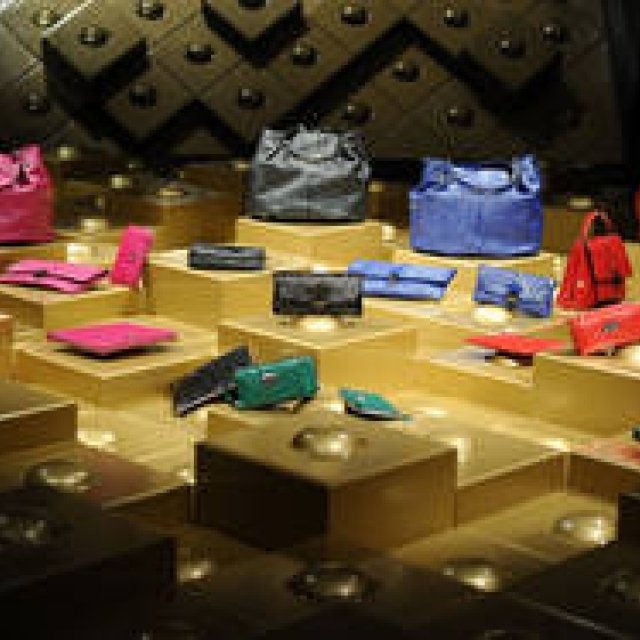  トッズ│「シグネチャーコレクション」を上海で発表｜TOD’S ギャラリー