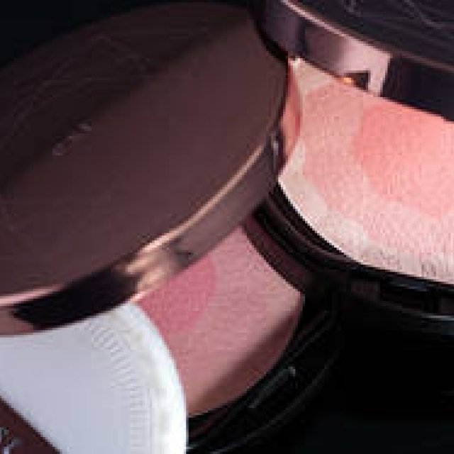  est｜“感情美メイク”の新作コレクション ギャラリー