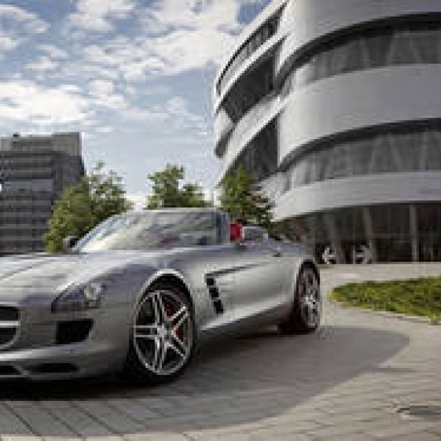  Mercedes-Benz SLS AMG Roadster 日本ではやくも販売開始 ギャラリー