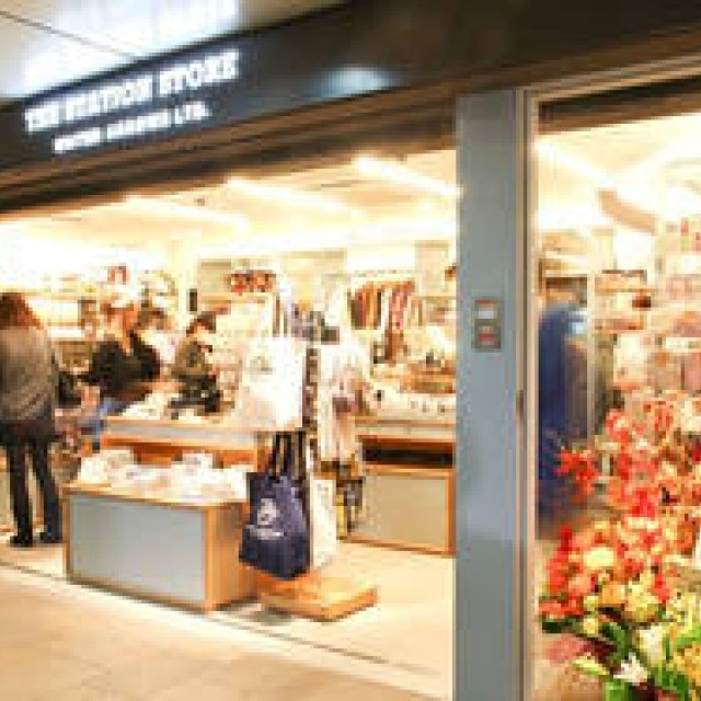 UNITED ARROWS｜表参道駅「Echika表参道」に“小さなユナイテッドアローズ”誕生 ギャラリー