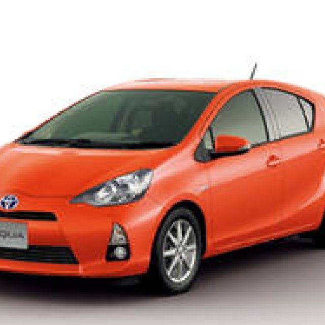 2011年12月発売予定のハイブリッド車「アクア」を日本初公開｜TOYOTA