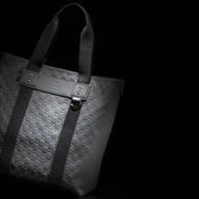 GUCCI｜タフでフューチャリスティックな印象を放つ「グッチッシマ ゴンマータ」の最新色 ギャラリー