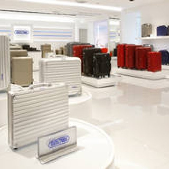 リモワ｜人気シリーズ「トパーズ」にブラックが登場 ギャラリー