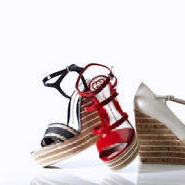 GUCCI｜春の街に軽やかに駆け出す、グッチの新作サンダル ギャラリー