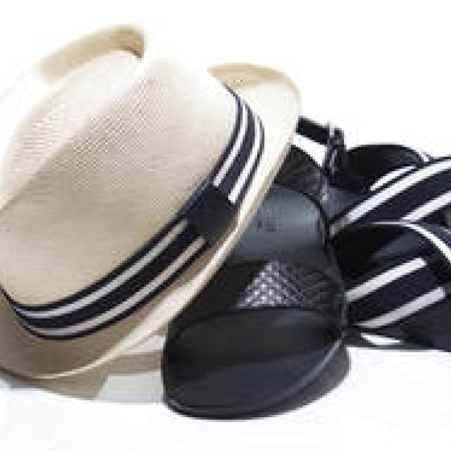 GUCCI｜真夏のリラックススタルを完成させる、新作ハット＆サンダル ギャラリー