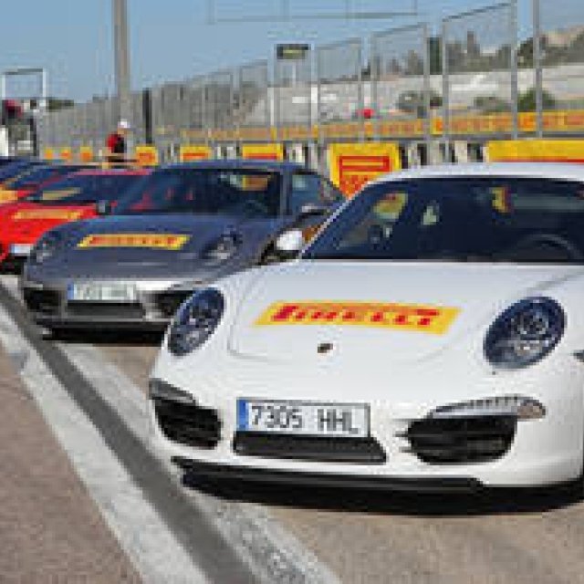 スーパーカー イッキ乗り？　ピレリ チンチュラート P7 ブルー試走会に参加｜Pirelli