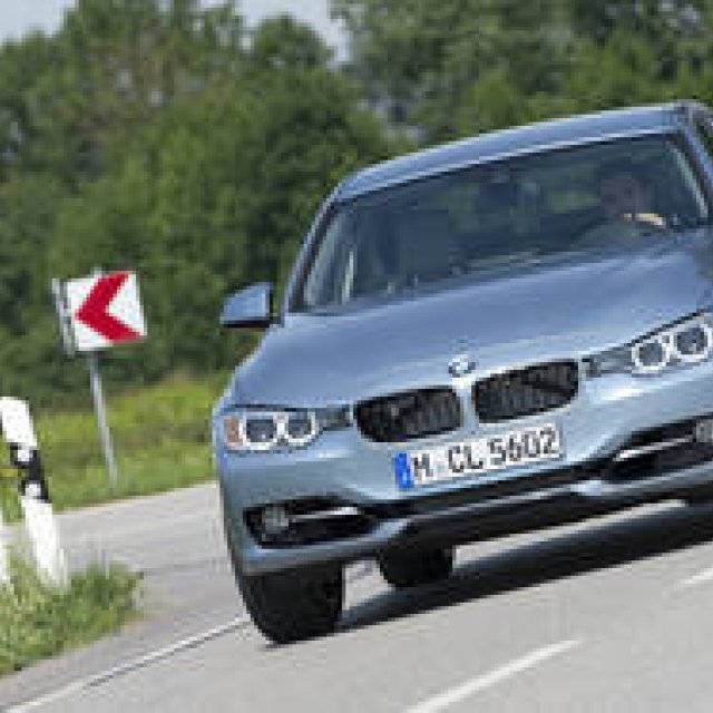 BMW3シリーズにハイパフォーマンスハイブリッドが追加｜BMW ギャラリー