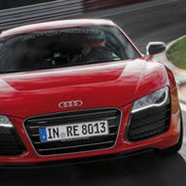 アウディR8のEV「R8 e-tron」に世界初のリアビューカメラを採用｜Audi ギャラリー