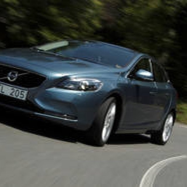 プレミアムコンパクト ボルボV40に試乗｜Volvo ギャラリー