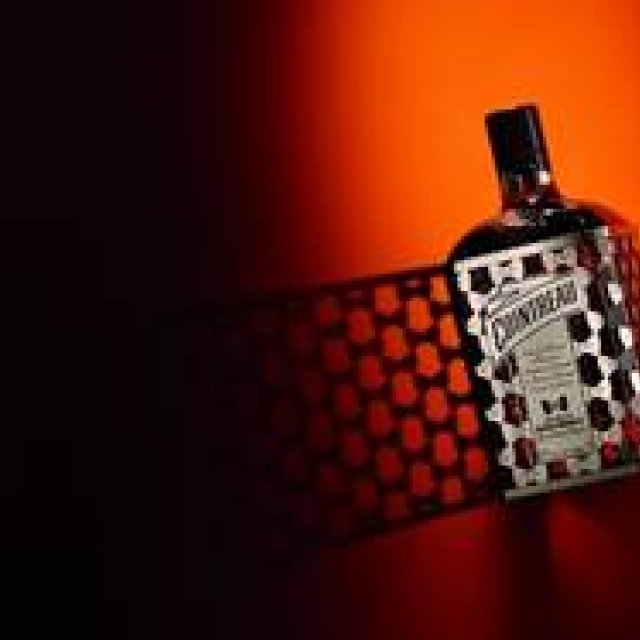 EAT｜コアントロー｜ボウタイをまとったエレガントなボトルが登場！｜Cointreau