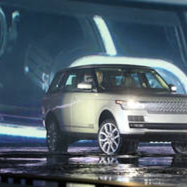 レンジローバー最新型をお披露目｜Range Rover ギャラリー