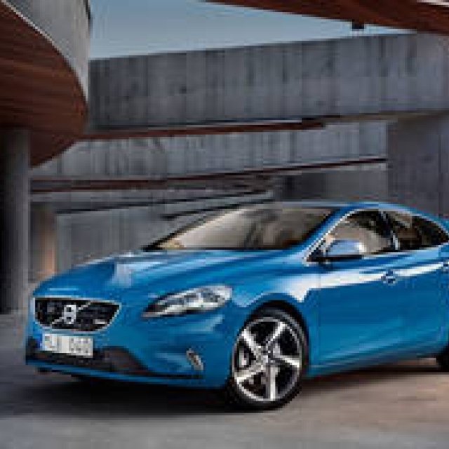 ボルボ新型「V40」の「Rデザイン」登場｜Volvo