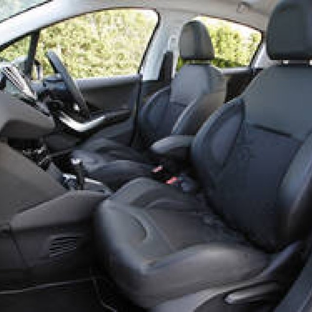 プジョー208、日本で発表｜Peugeot ギャラリー