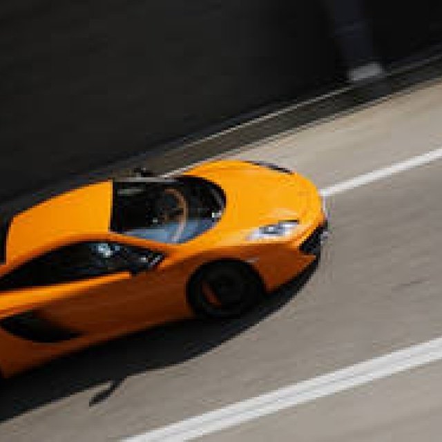 ロングドライブで体感したMP4-12Cの真価｜McLaren ギャラリー