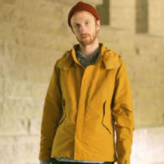 “シンプル”を追求したマウンテンパーカ