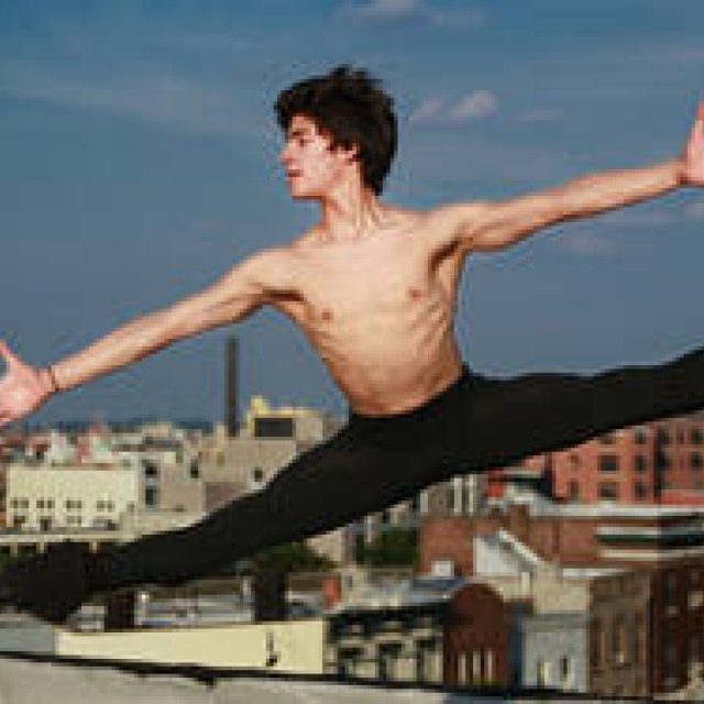 異なる環境を生きながら、夢を追う6人の子どもたちのドキュメンタリー『ファースト・ポジション 夢に向かって踊れ！』