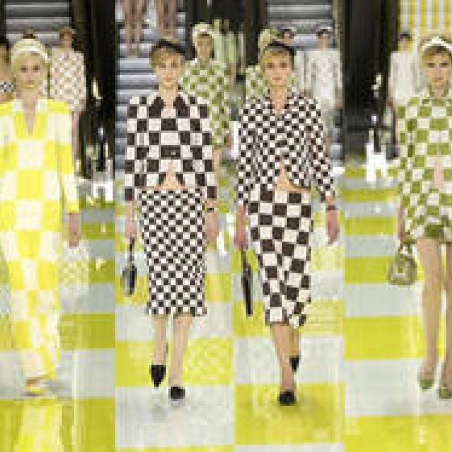 萩原輝美｜ルイ・ヴィトン2013年春夏コレクション、トルソーラインはストレートでロングに！｜LOUIS VUITTON