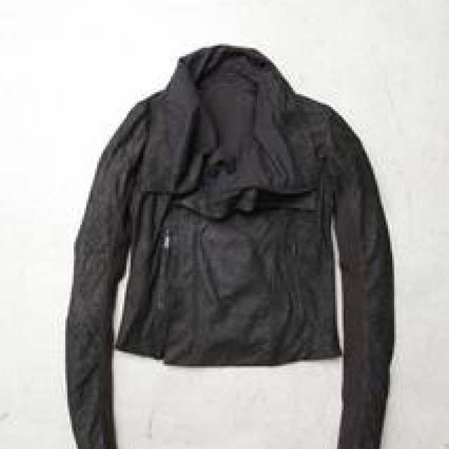 Rick Owens｜漆黒に染められた特別仕様のレザージャケットを限定リリース ギャラリー