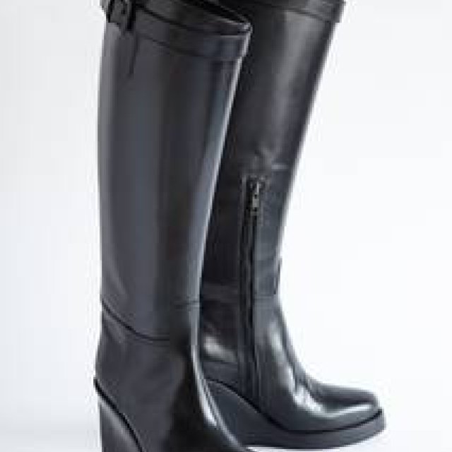 ANN DEMEULEMEESTER｜アーカイブ展『25 YEARS 25 SHOES』を新宿伊勢丹で開催 ギャラリー