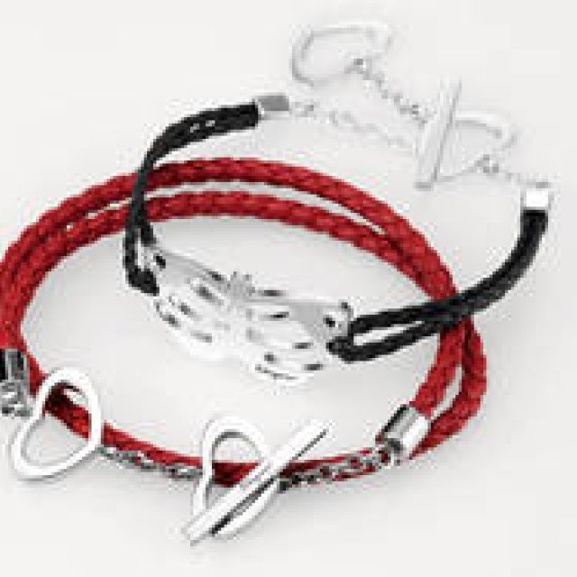 Salvatore Ferragamo｜シルバーのハートとレザーの組み合わせ　愛の季節に贈るブレスレット